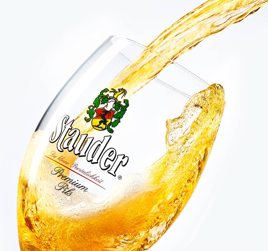 33_STAUDER_Pils_Einschenken